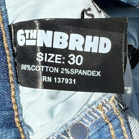 🌻6THNBRHD Studded Light Wash Skinny Jeans Size 30 {new condition] - Picture 12 of 12